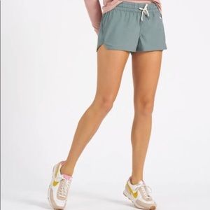Vuori clementine running shorts | M